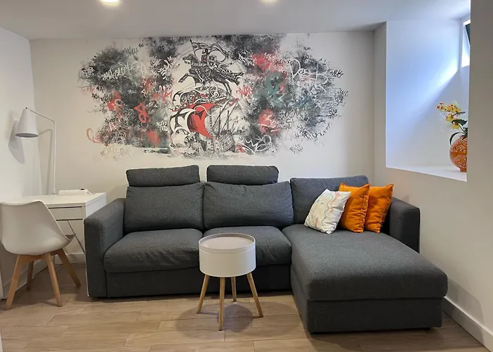 Pensión Lx History 3*